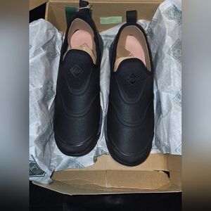 Muck Outscape Low Women's - Black - Size 11 NEW